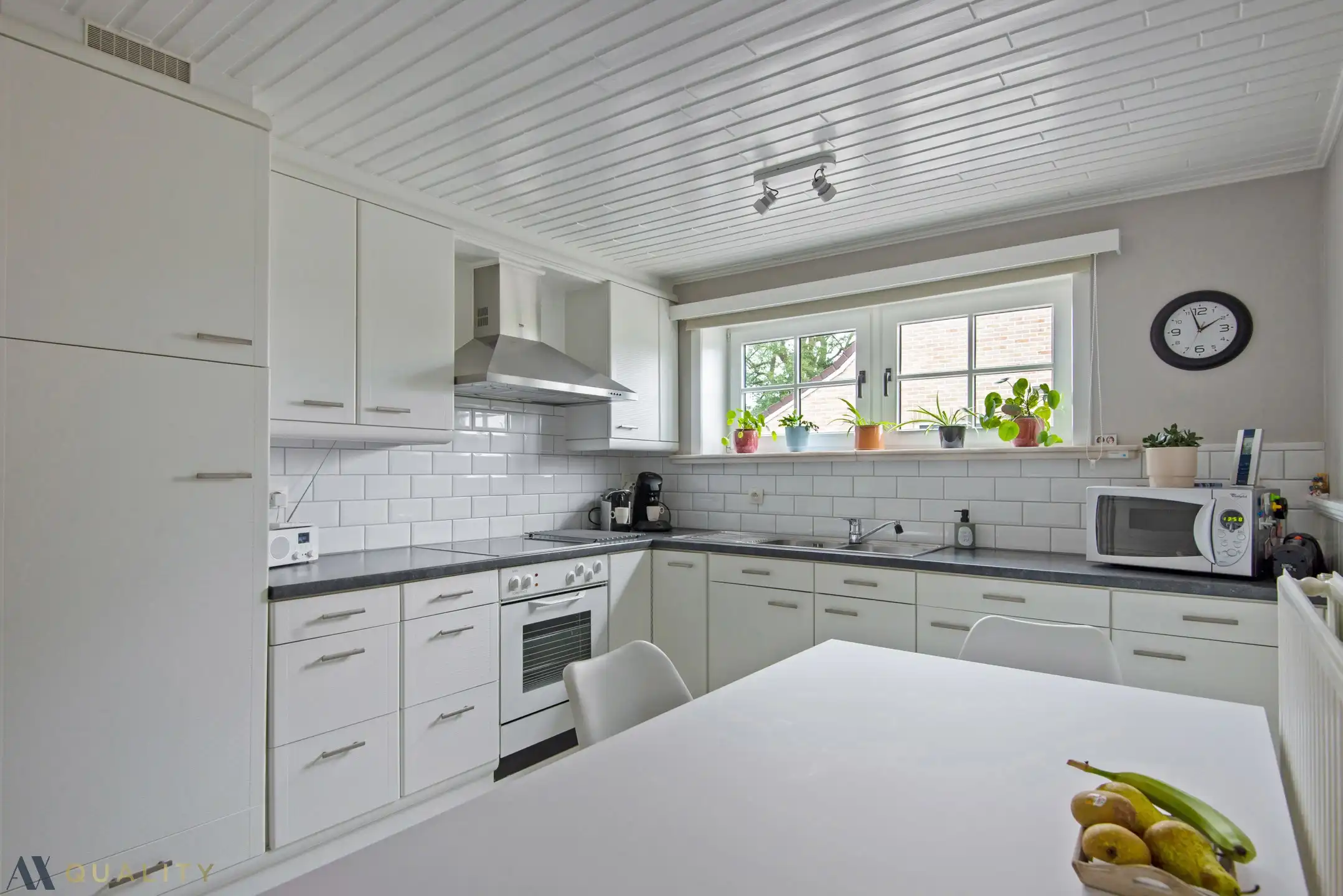 Deze instapklare ééngezinswoning met 3 slpk., ruime koer (146 m²), garage (26 m²) en diverse bergruimtes op een terrein van 301 m² foto 5
