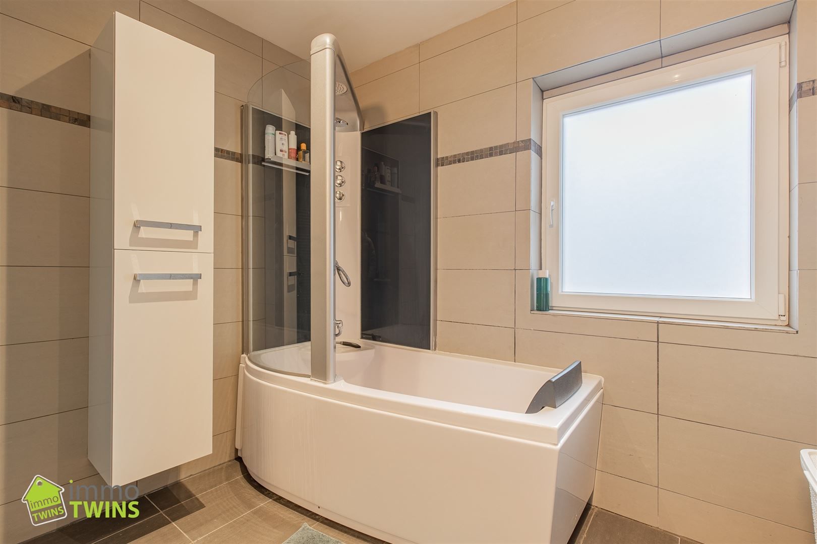 Ruime en lichtrijke gezinswoning met zonnige tuin en inpandige garage in Lebbeke foto 21