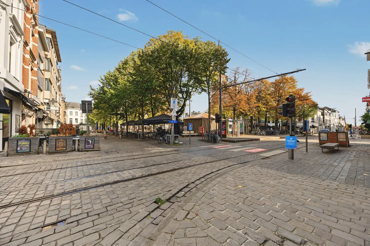 Karaktervol herenhuis met arte-déco aan de Dageraadplaats foto 31