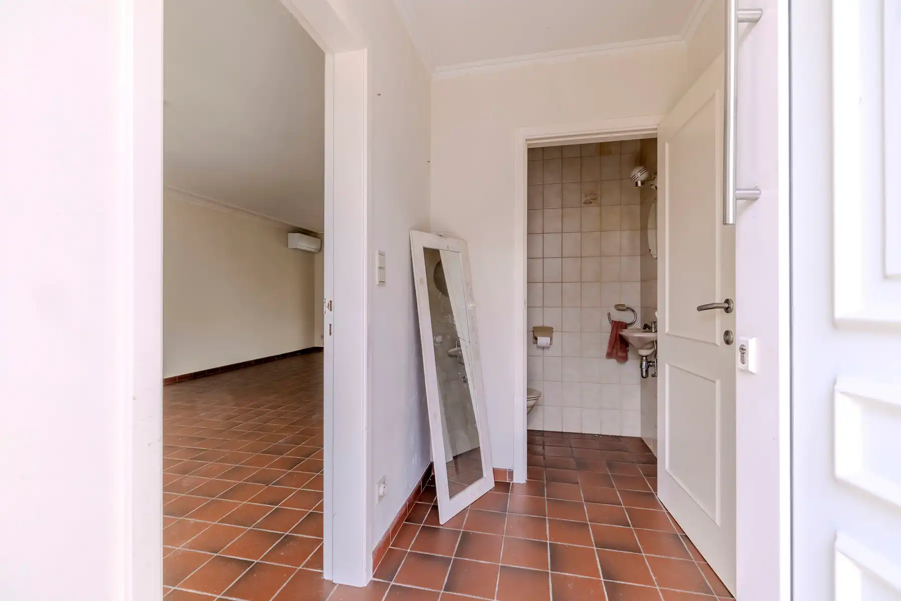 Op te frissen, energiezuinige woning met 3/4 slpks en tuin foto 2