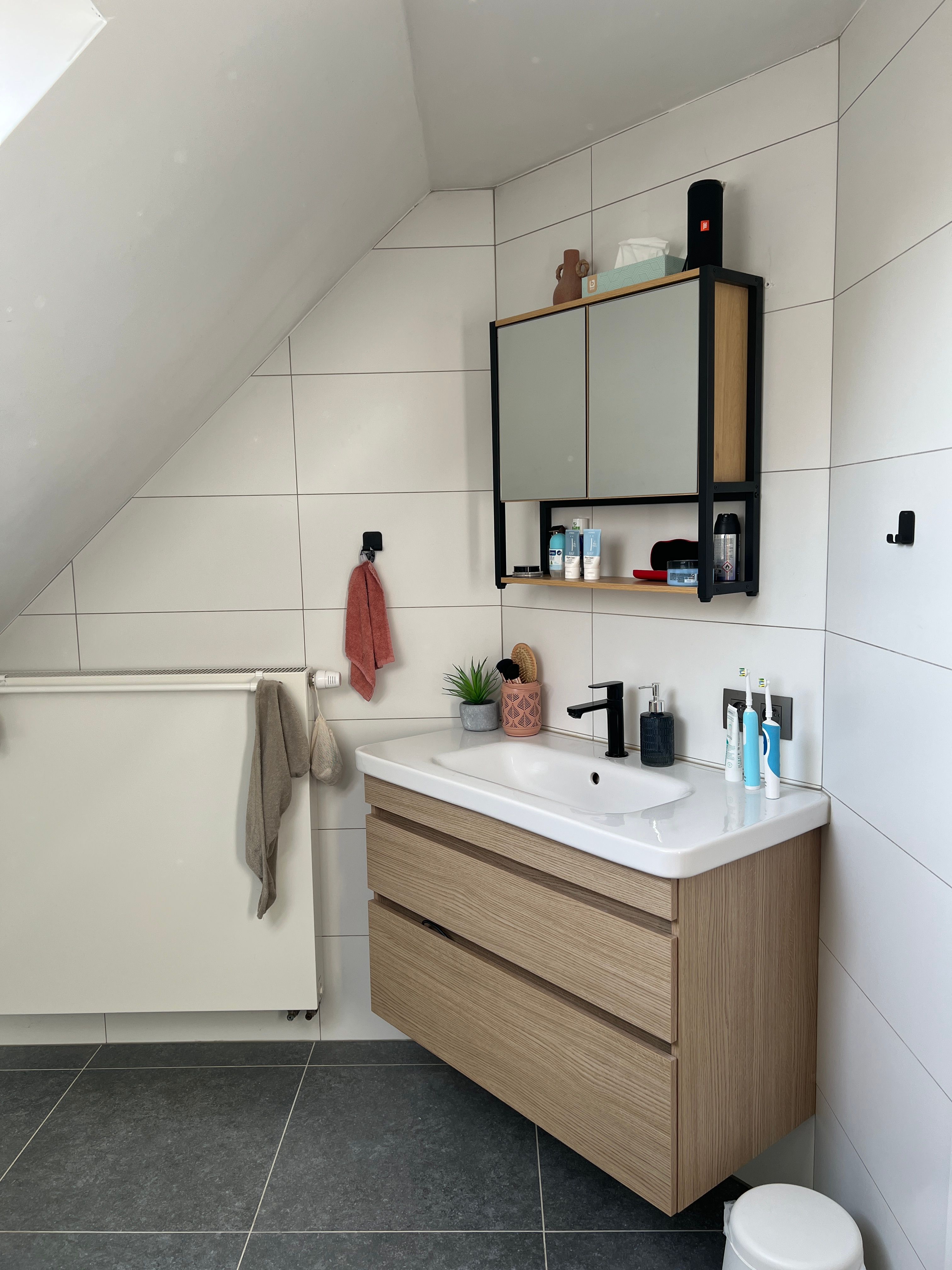 Instapklare, volledig gerenoveerde droomwoning met 3 slaapkamers, inpandige garage en prachtig aangelegde tuin foto 11