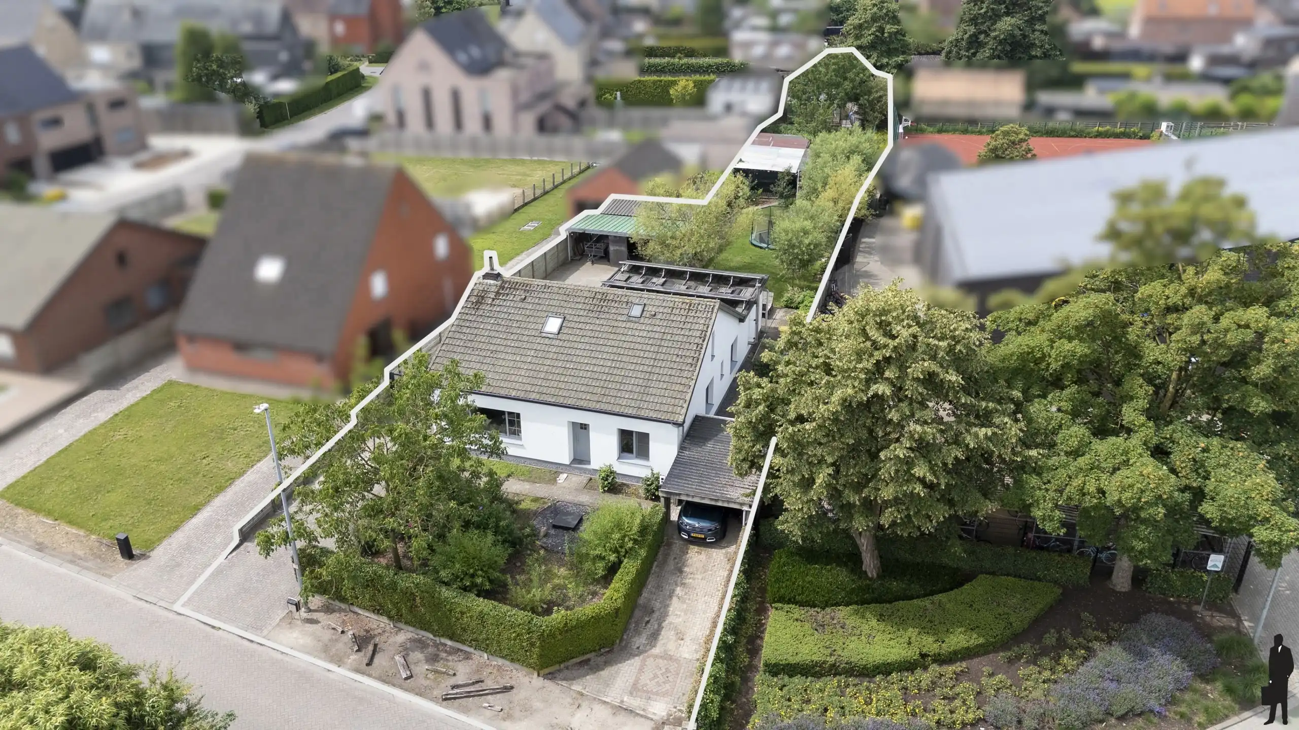 Ruime woning met tuin - doordreven gerenoveerd, 4 à 5 slpks. foto {{pictureIndex}}