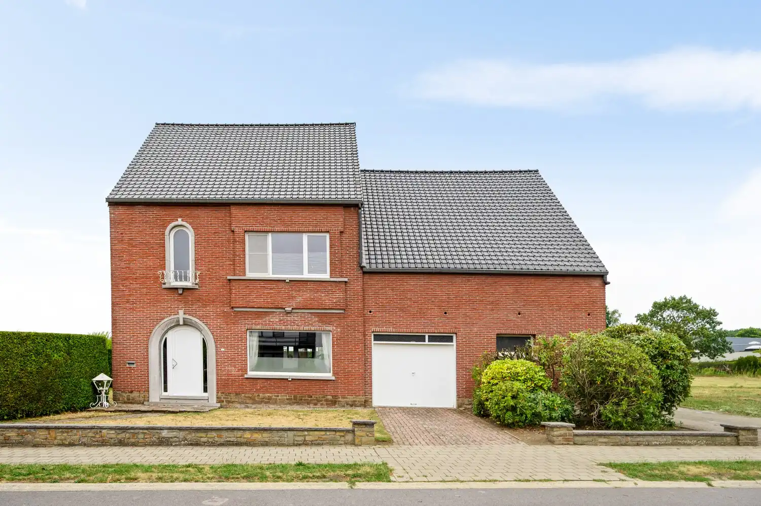Hoofdfoto van de publicatie: Ruime woning met 3 slpkrs en bijgebouw op perceel van 1547m² te O.L.V.-Waver