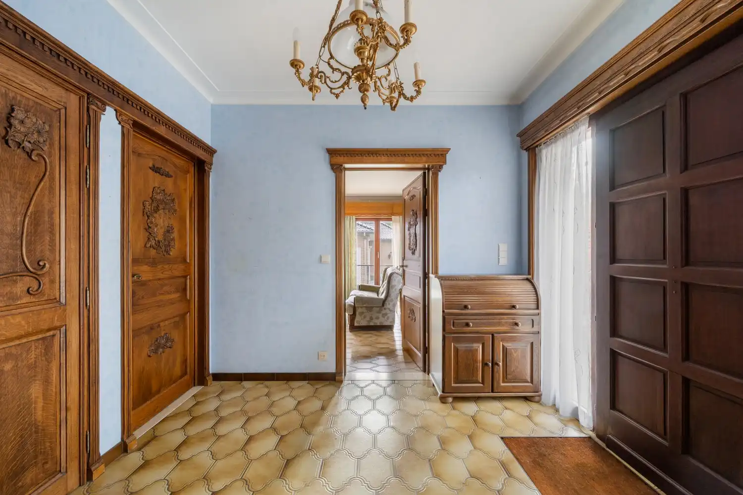 Ruimte, rust en bereikbaarheid: Solide villa met zwembad en achteringang op toplocatie in Erembodegem foto 9