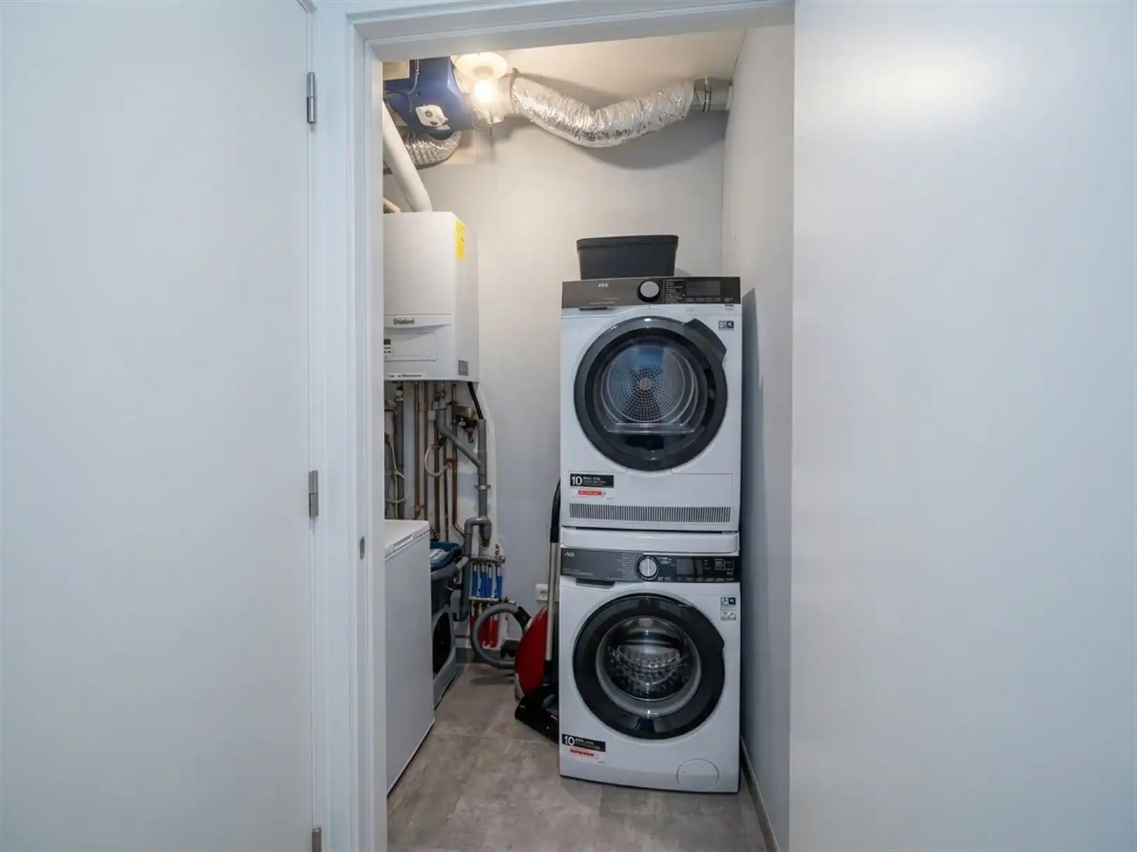 TE KOOP: Stijlvol appartement met zuidgericht terras én kanaalzicht in Hasselt! foto 15