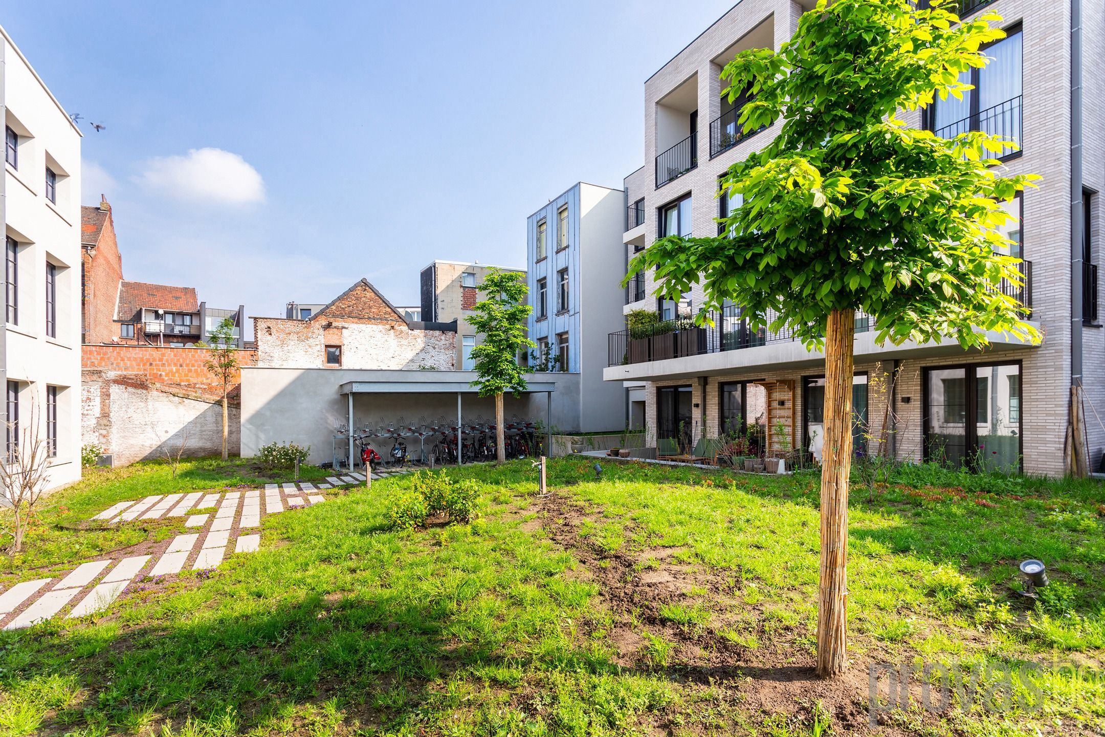 INSTAPKLARE, LUXEWONING MET STADSTUIN EN TERRAS MET A-LABEL foto 35