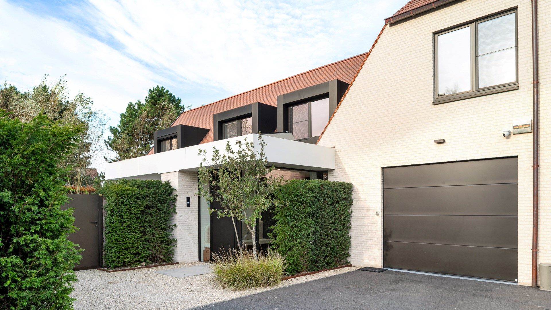 Prachtig vernieuwde koppelvilla rustig gelegen tussen Knokke centrum en Het Zoute met een perfecte Zuid-West oriëntatie.  foto 33