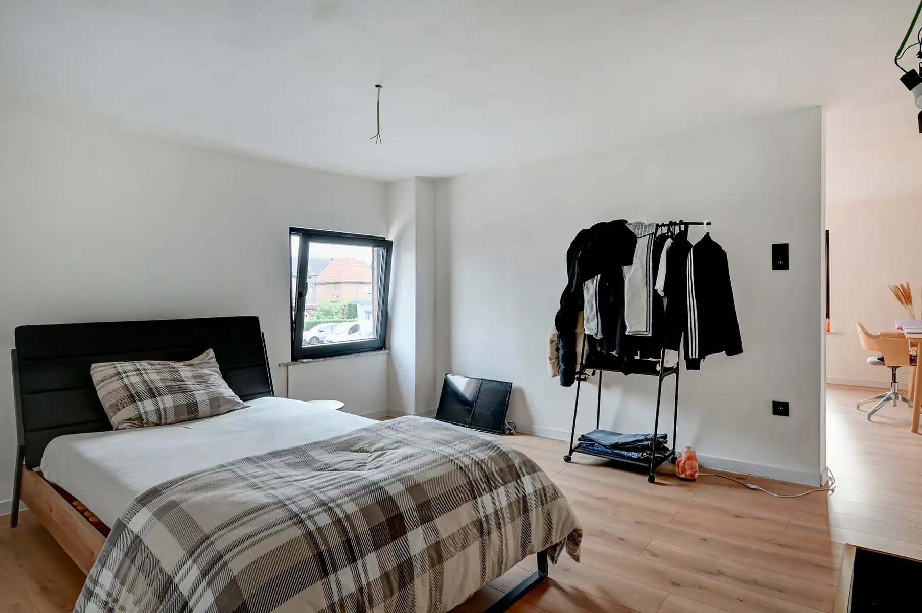 Instapklare, gerenoveerde woning (165 m²) met 2 slaapkamers (mogelijkheid tot 3), veranda en dubbele garage. foto 17