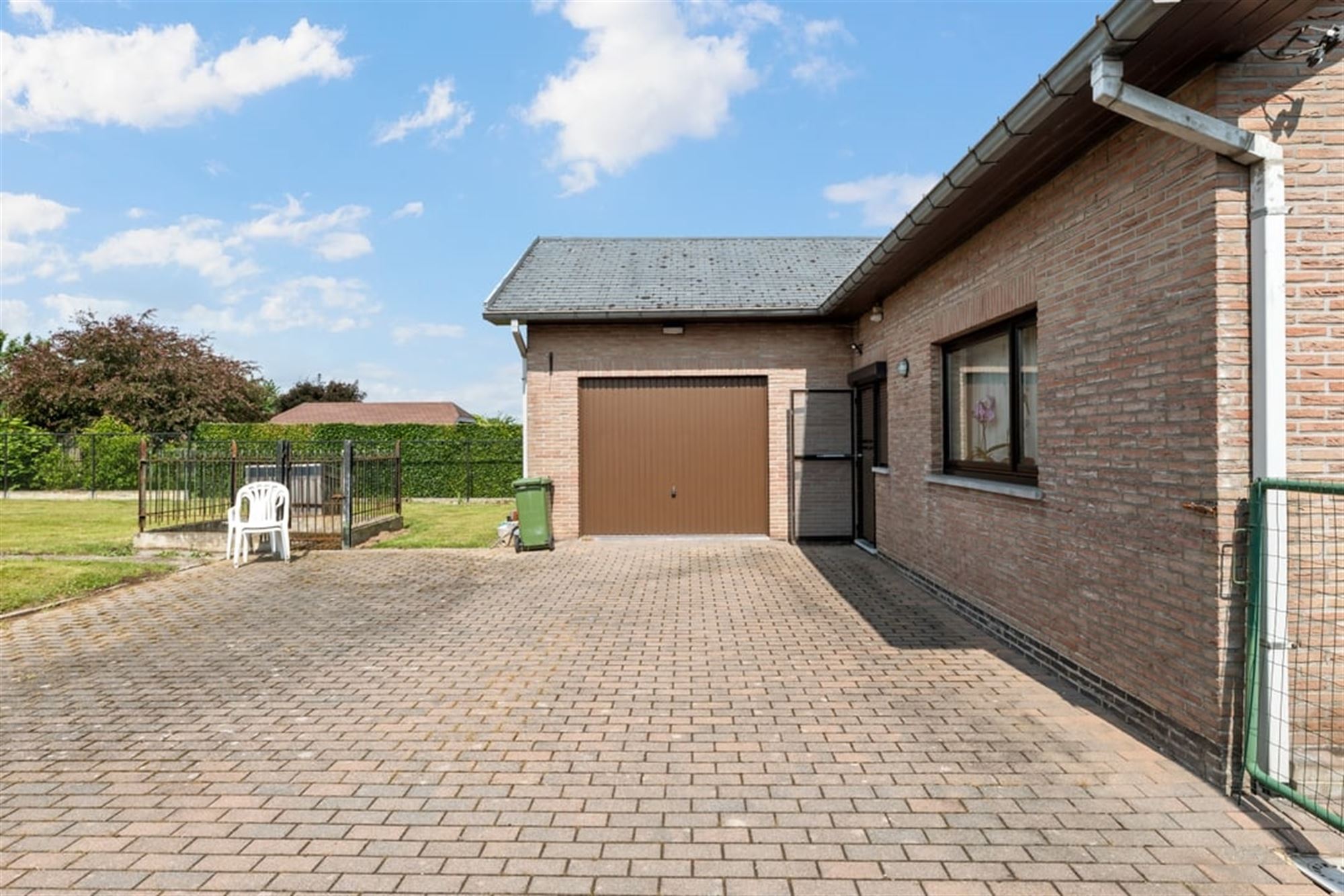 OP TE FRISSEN GELIJKVLOERSE WONING OP EEN PERCEEL VAN 14A53CA IN BRUSTEM foto 4