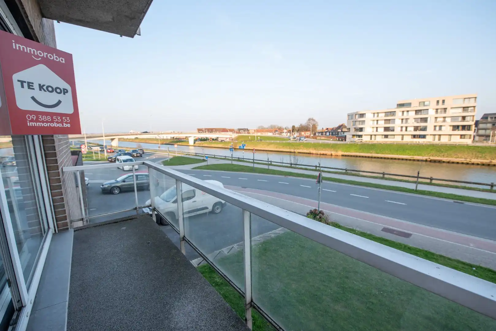 Ruim 3-slaapkamerappartement met terras TE KOOP aan de Leie in Deinze foto 2