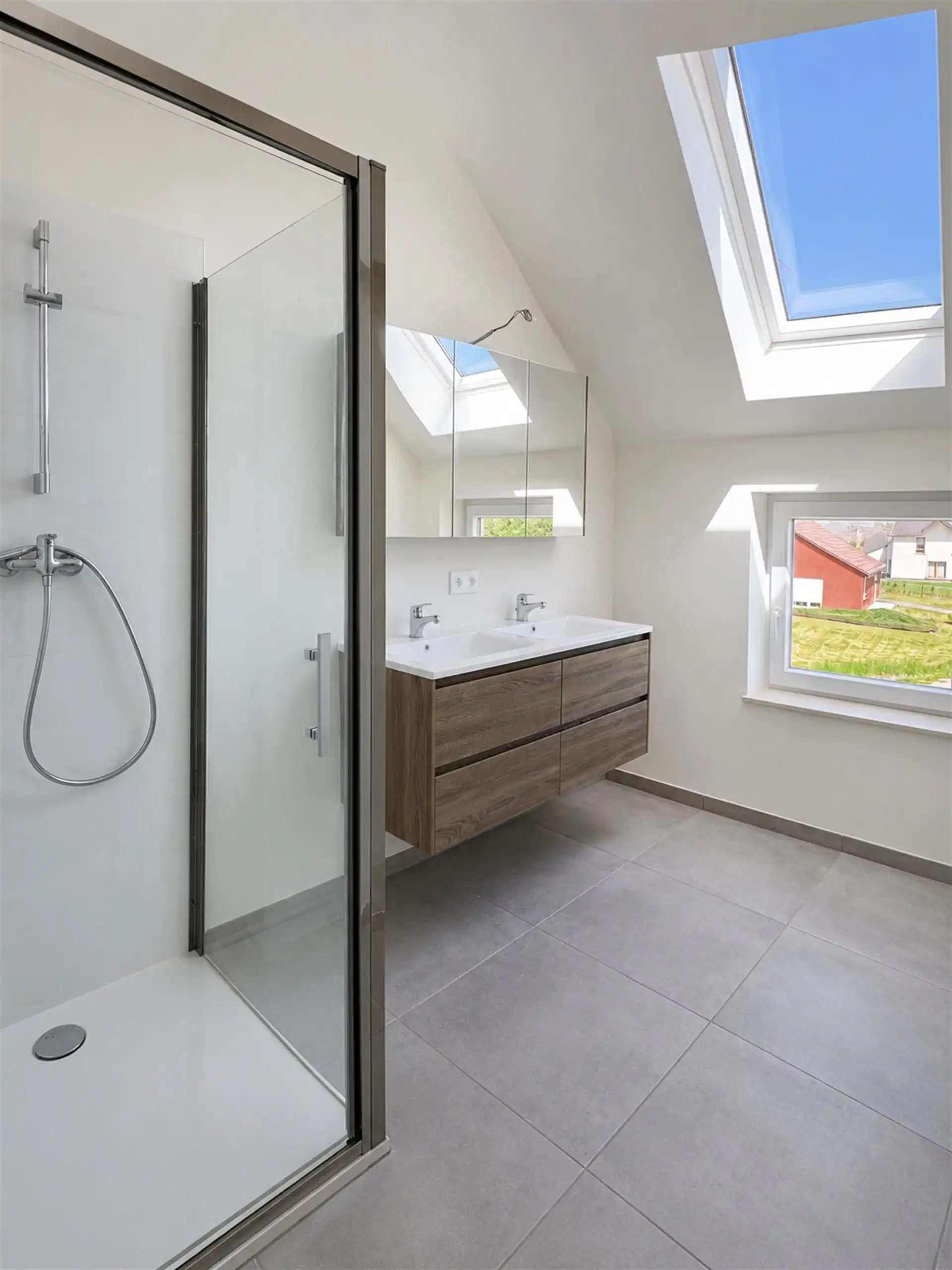 Nieuw huis met adembenemend uitzicht en 3% gereduceerde registratiekosten foto 2