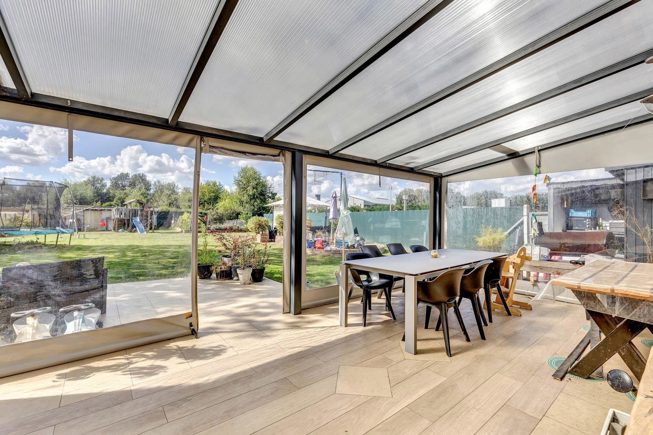 Instapklare woning met garage en ruime tuin foto 13