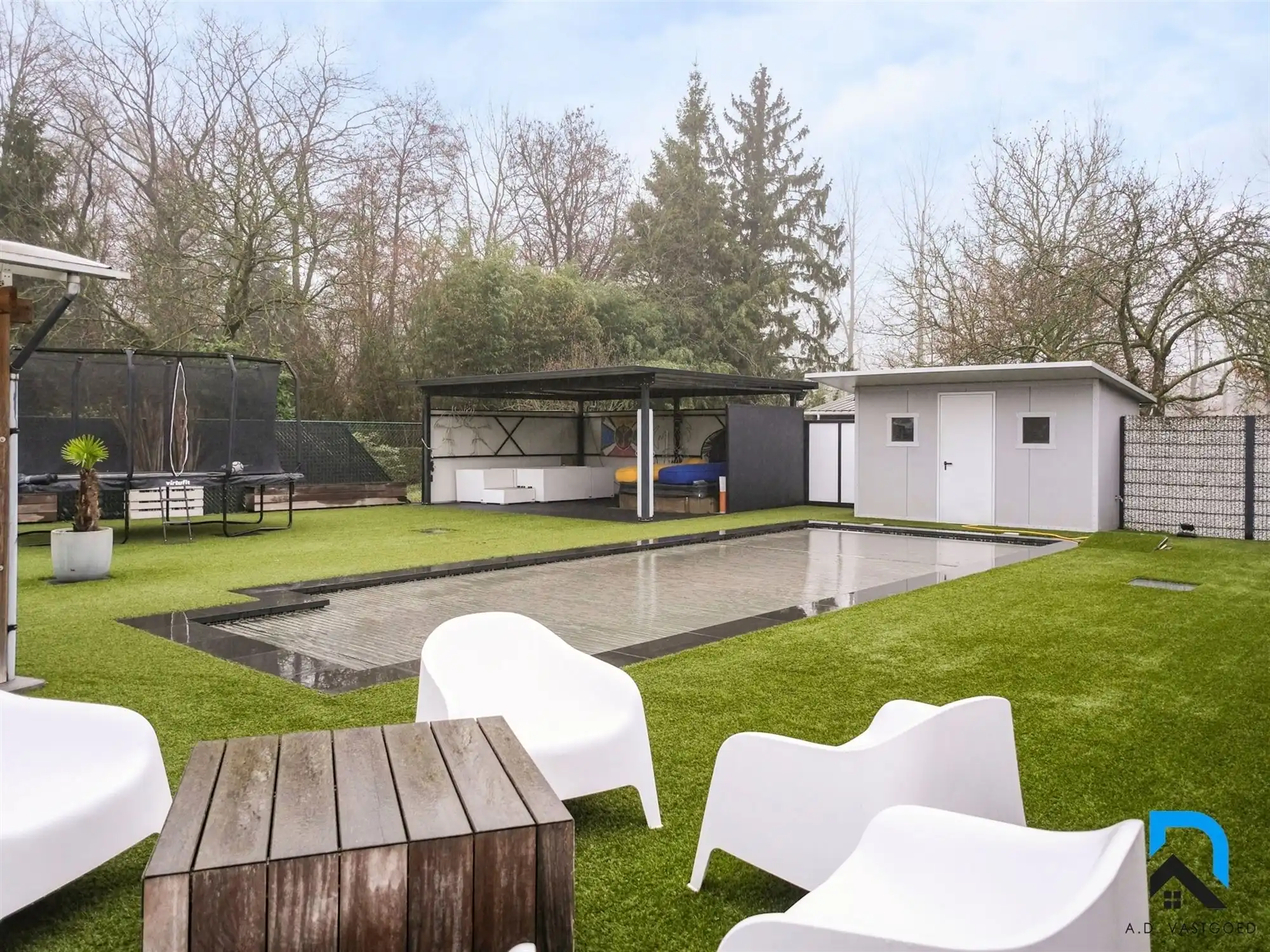 Ruime woning met prachtige tuin foto 40