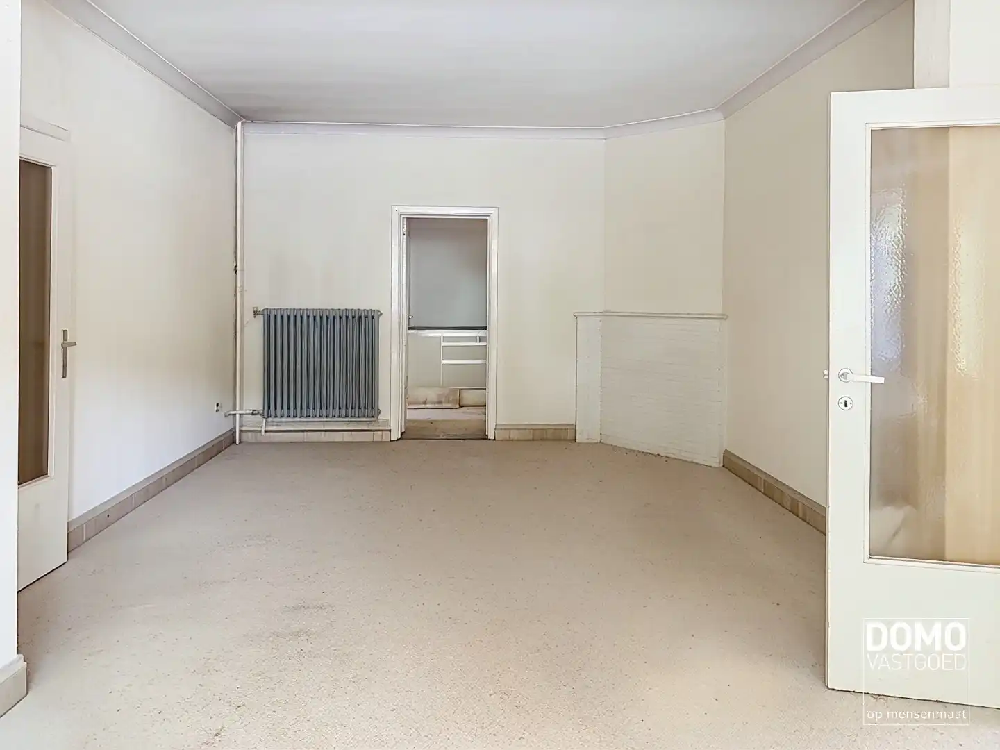 KARAKTERVOLLE RENOVATIEWONING MET 259 M² BEWOONBARE OPPERVLAKTE EN DIEPE WESTGERICHTE TUIN foto 2