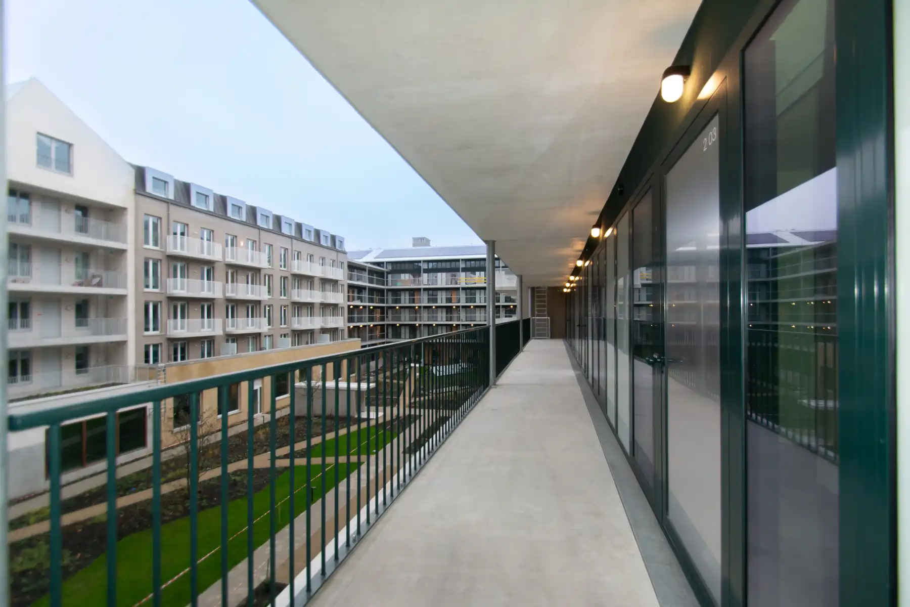 Prachtig Modern nieuwbouwappartement met 2slpk. en terras foto 5