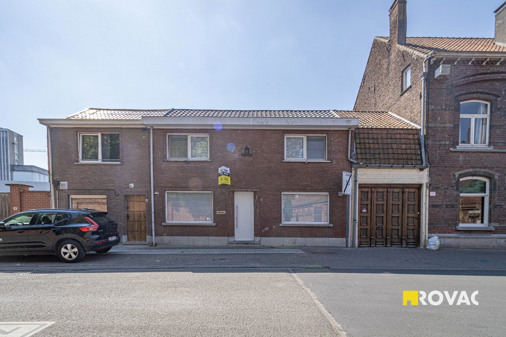 Ruime woning met 3 slaapkamers en dakterras in centrum Roeselare foto 2