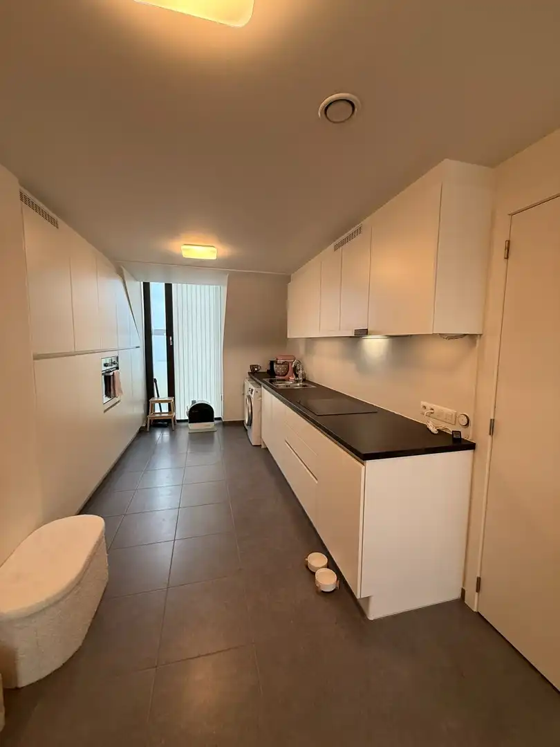Prachtig instapklaar 1-slaapkamer duplex-appartement vlakbij het centrum van Diepenbeek. foto 4