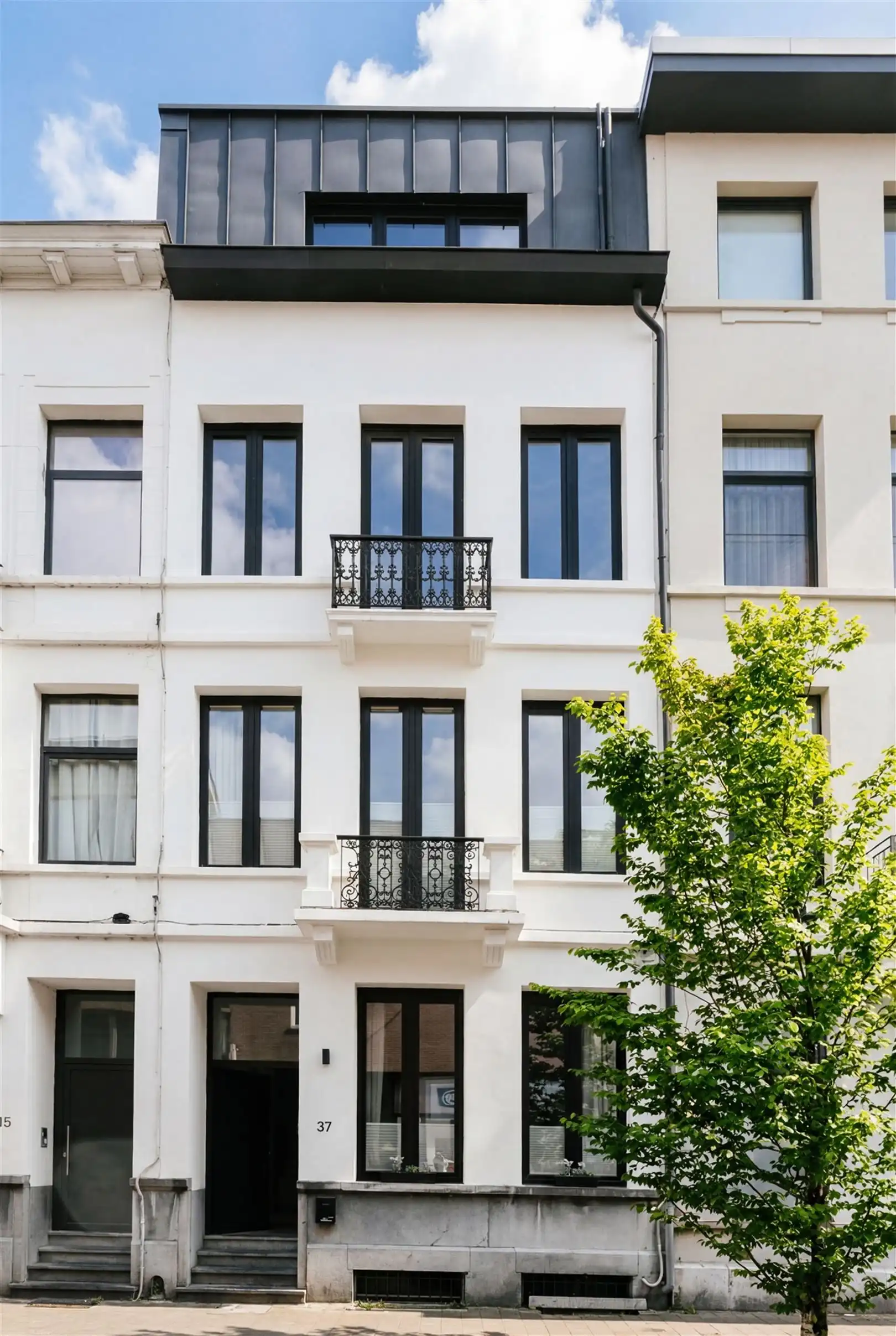 Luxueuze gerenoveerde herenwoning op toplocatie foto {{pictureIndex}}