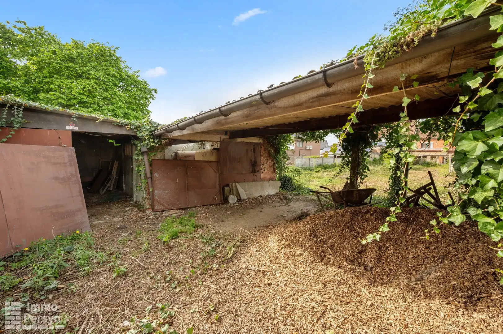 Te renoveren woning met zuidtuin en achteringang met garages foto 23