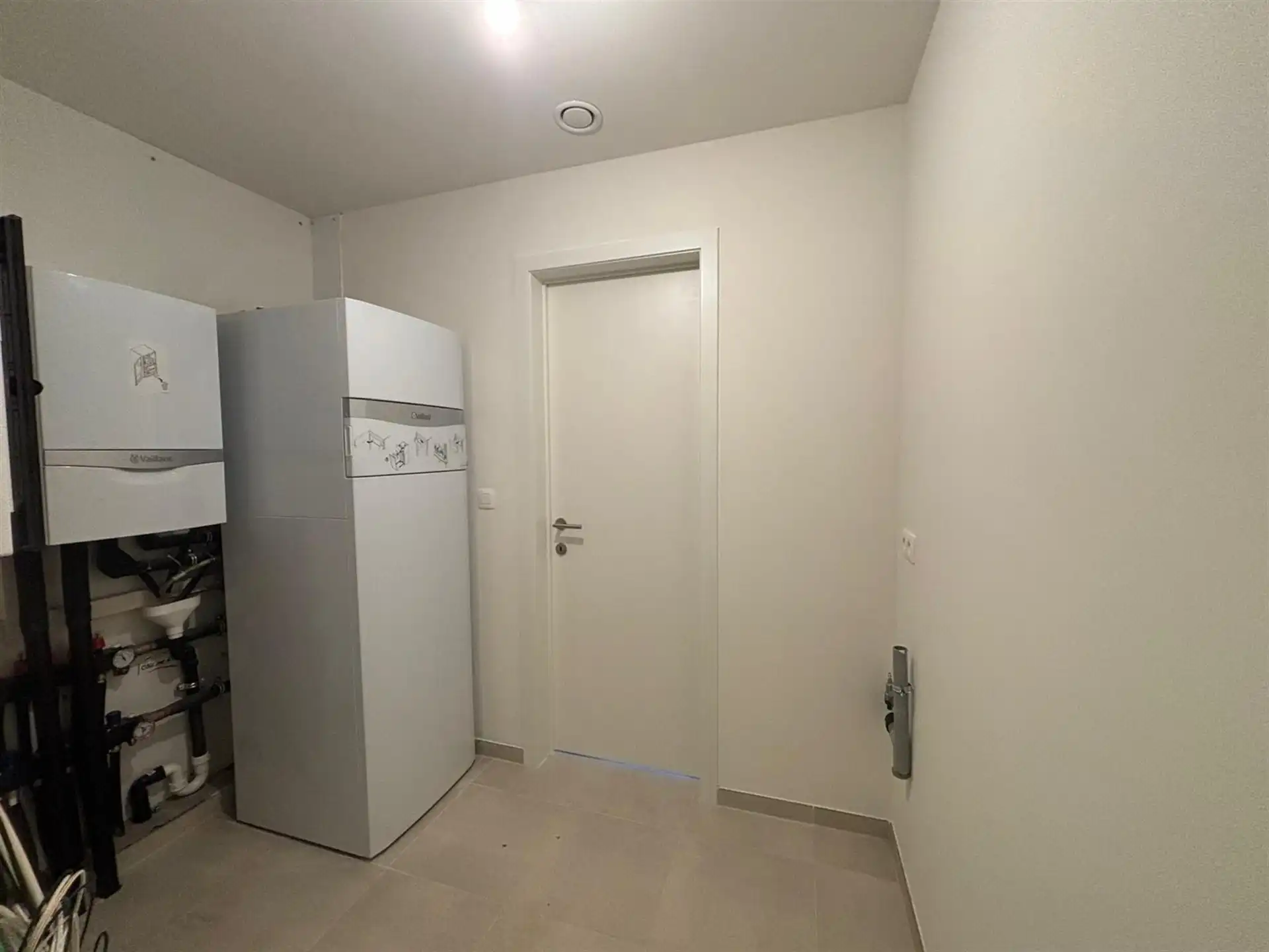 Modern gelijkvloers appartement met private tuin en ruime terrassen in Asse! foto 19