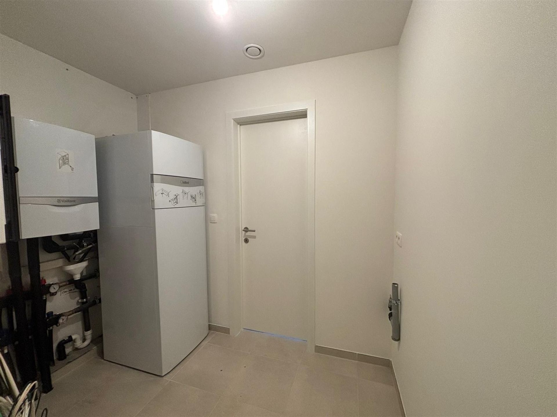 Modern gelijkvloers appartement met private tuin en ruime terrassen in Asse! foto 19