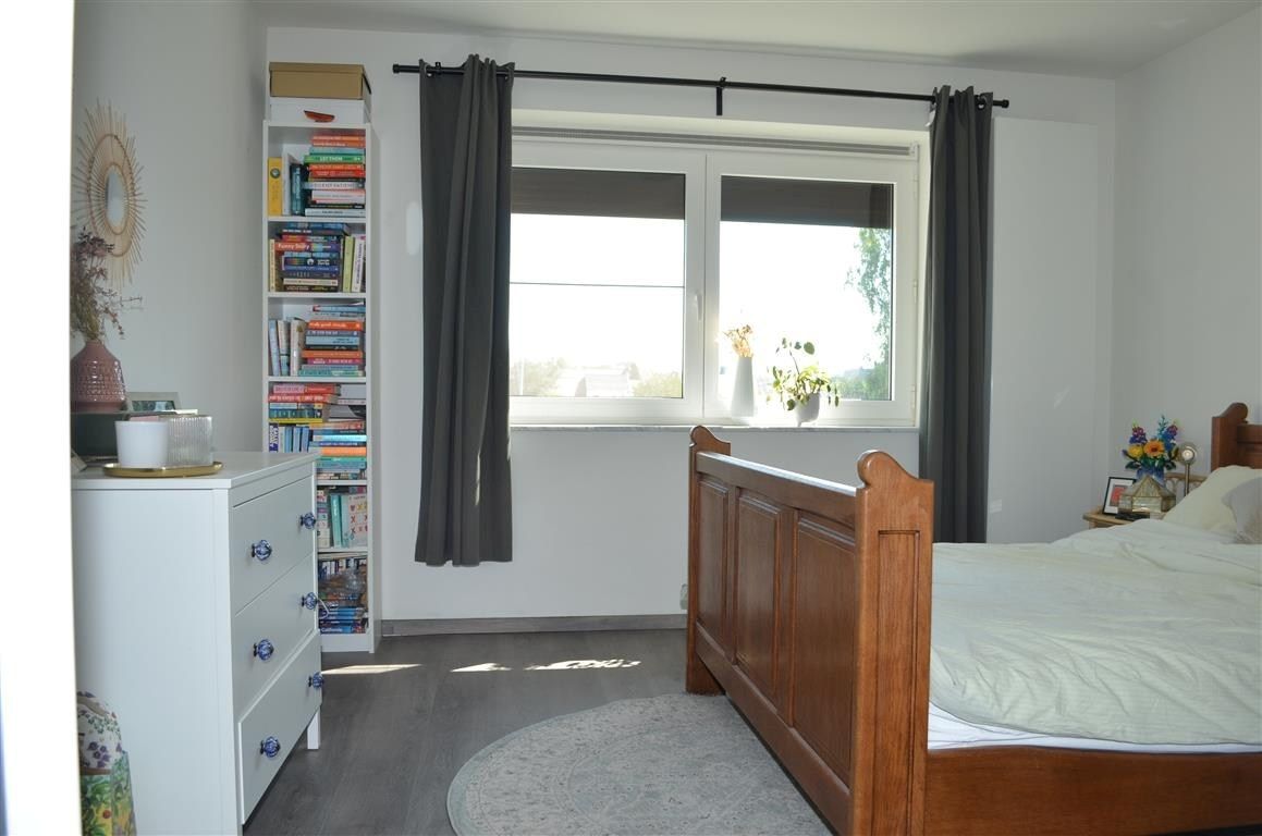 Appartement met twee slaapkamers, autostaanplaats en kelderberging in het centrum. foto 14