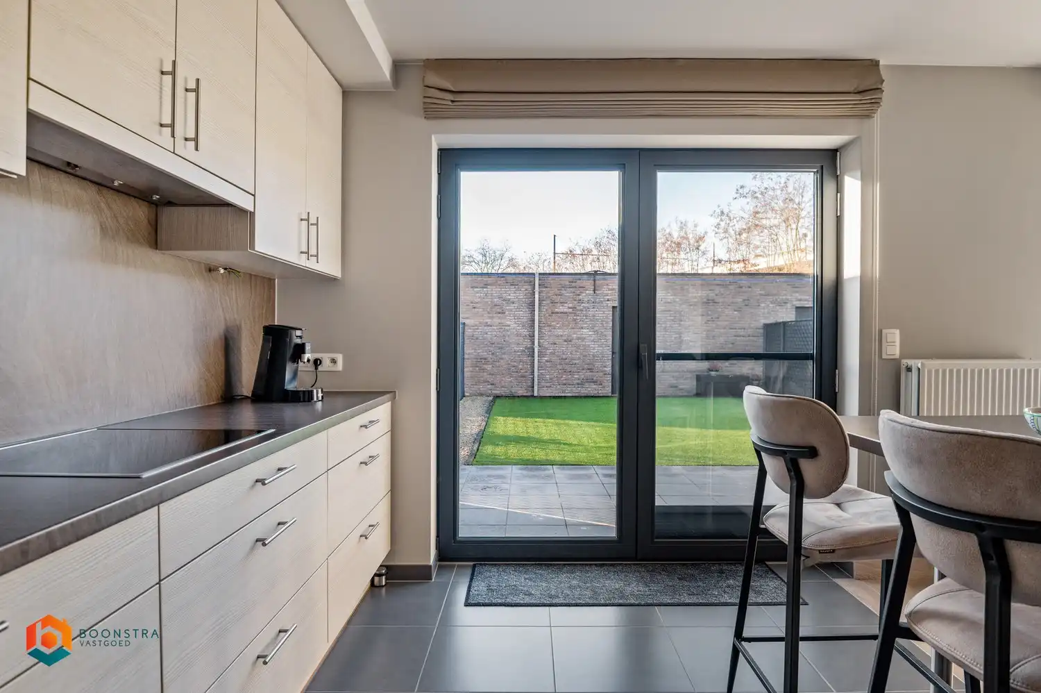 Instapklaar gelijkvloers appartement met 2slpkrs en tuin foto 8