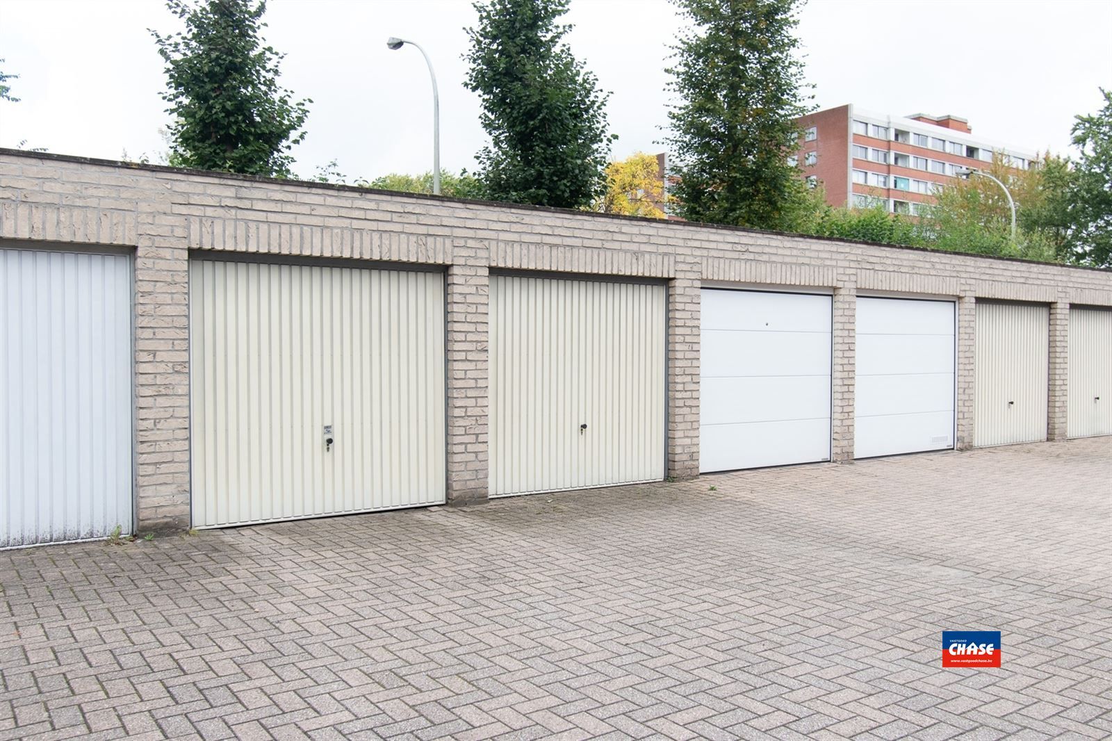 Knap appartement met twee grote slaapkamers, ruim zonnig terras, kelder en garagebox foto 19