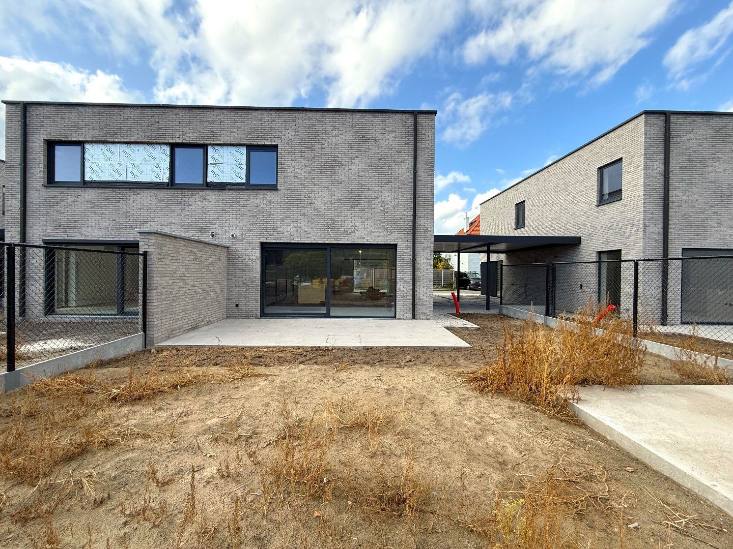 Nieuwbouw half open bebouwing met carport foto 13