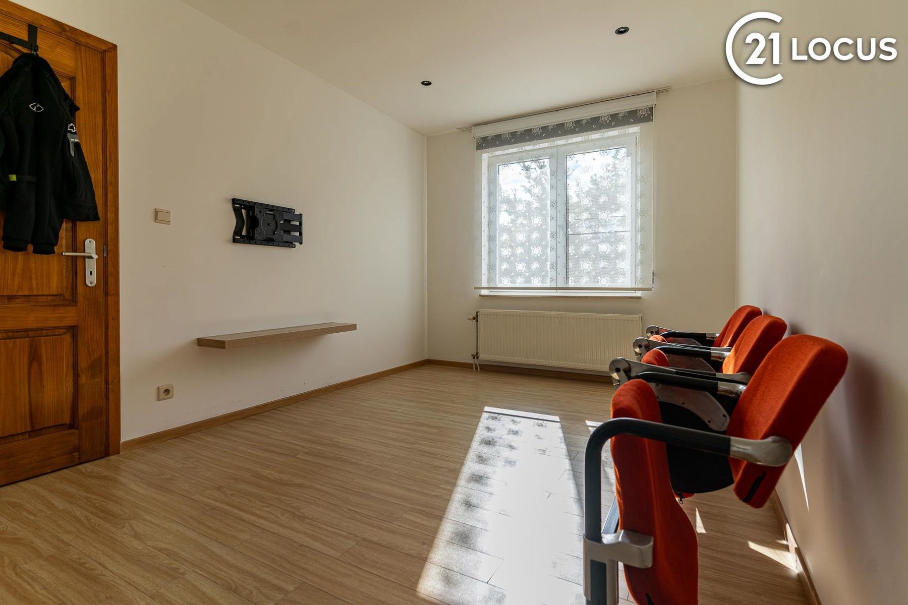 Instapklare en ruime woning in het hart van Kruibeke foto 15