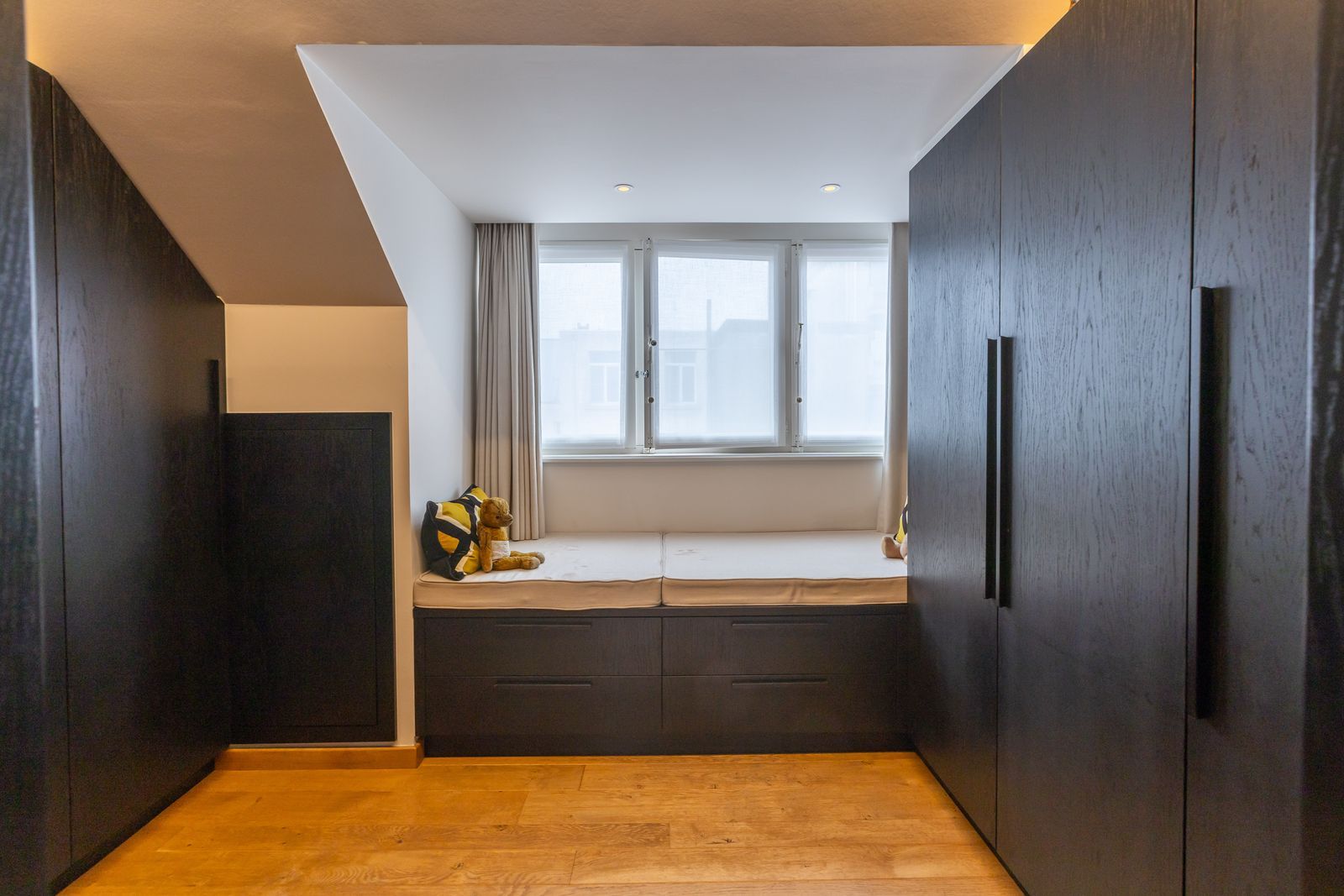 Exclusieve gerenoveerde interbellumwoning in hartje Oostende foto 33