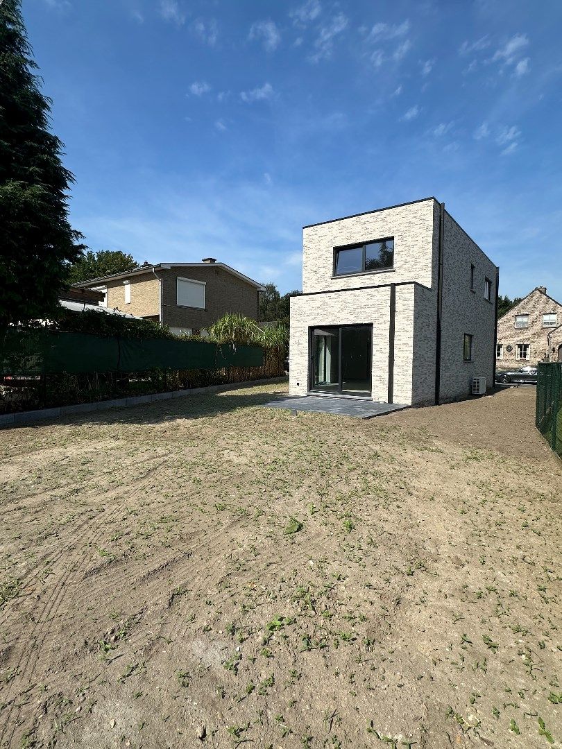 Moderne nieuwbouwwoning met 4 slaapkamers. foto 24