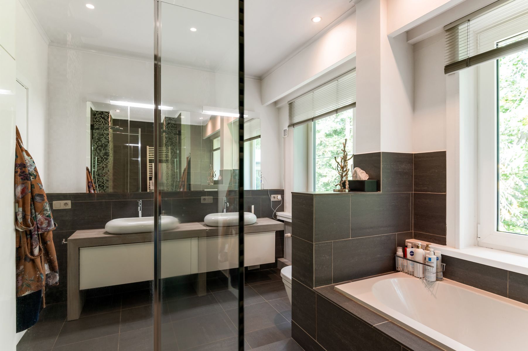 Wonen in het groen: luxueus app. met terrassen & garage foto 10