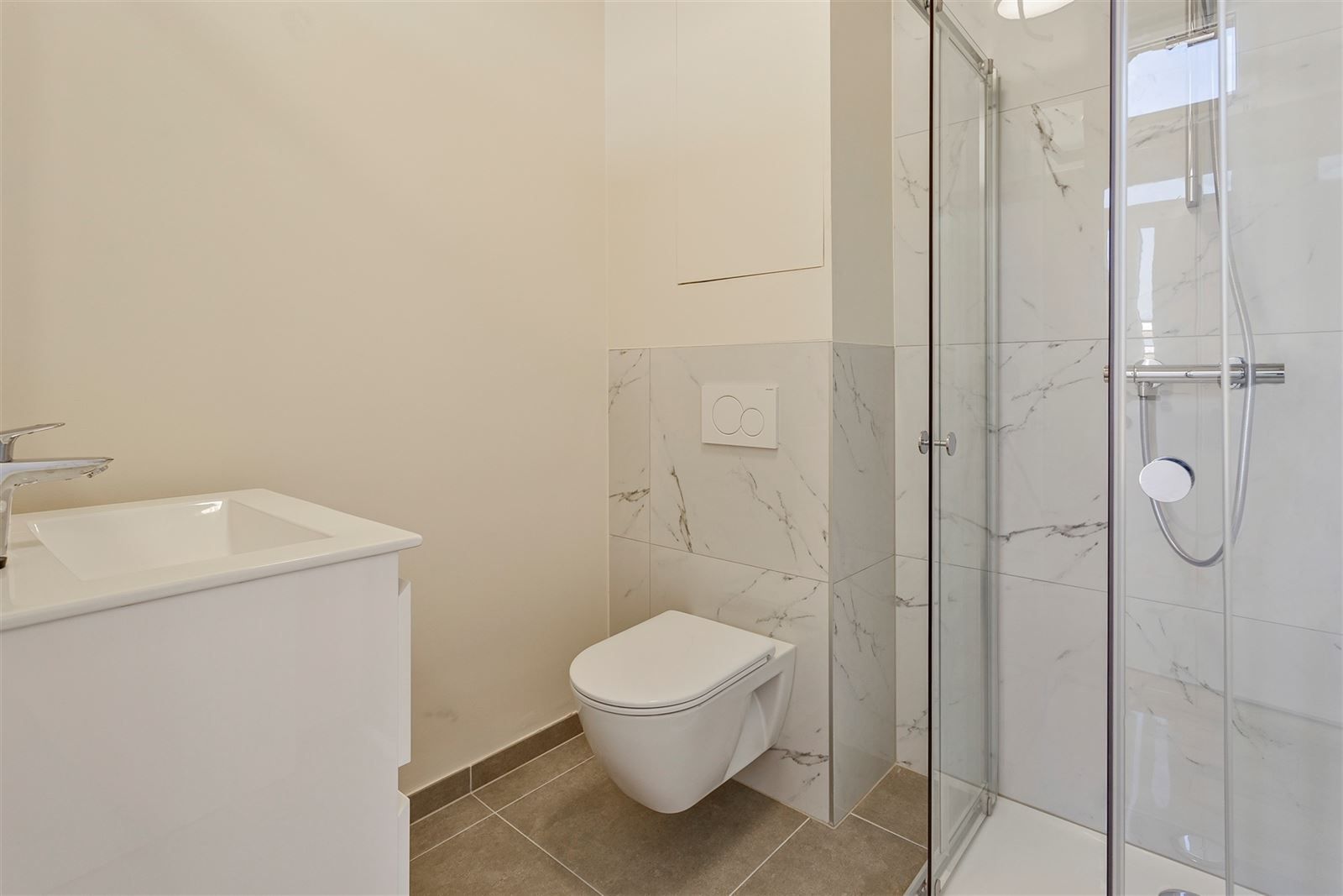 Gerenoveerd 2slpk appartement aan de poorten van de Dageraadplaats foto 6