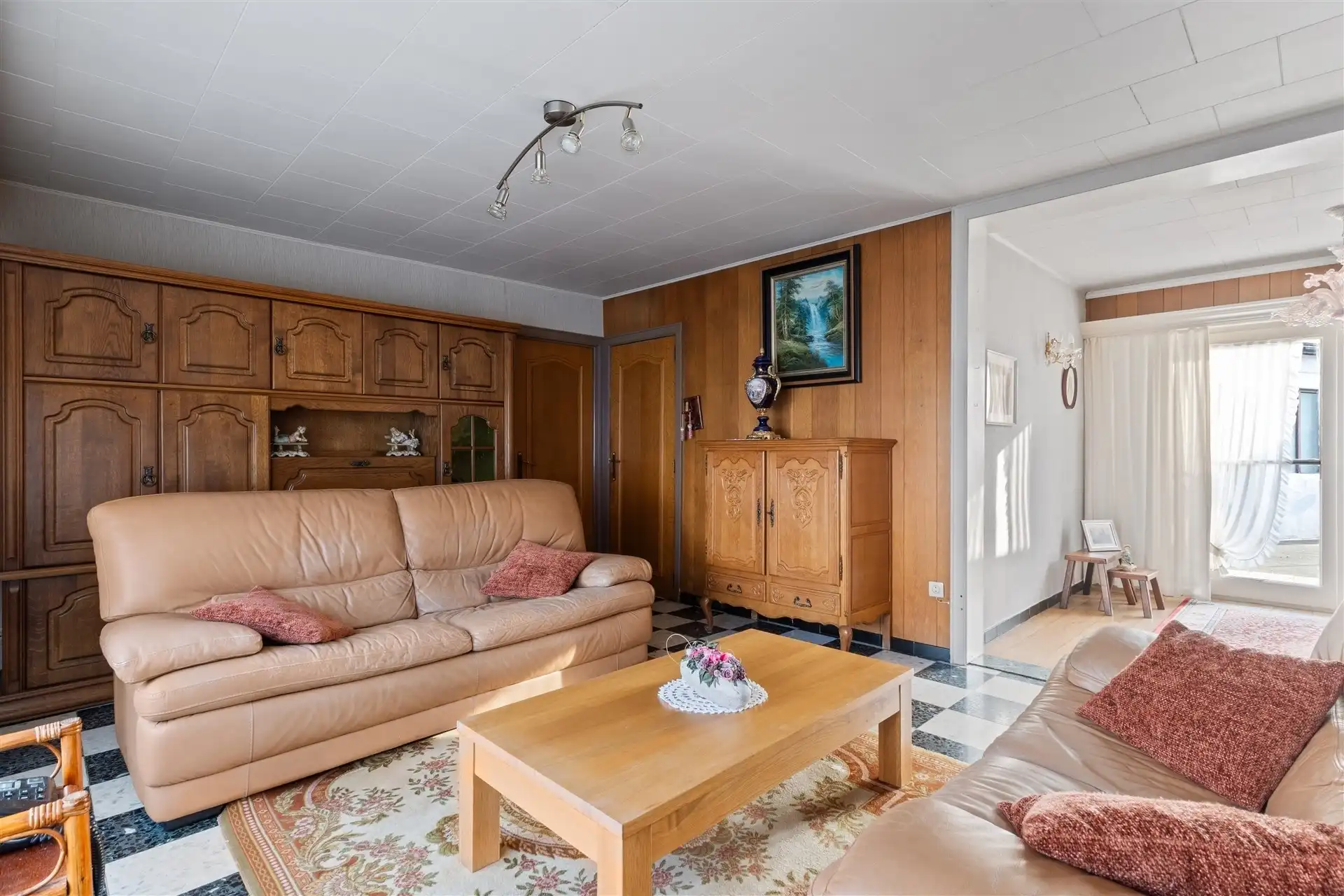 op te knappen woning met leuke tuin en inpandige garage. foto 5