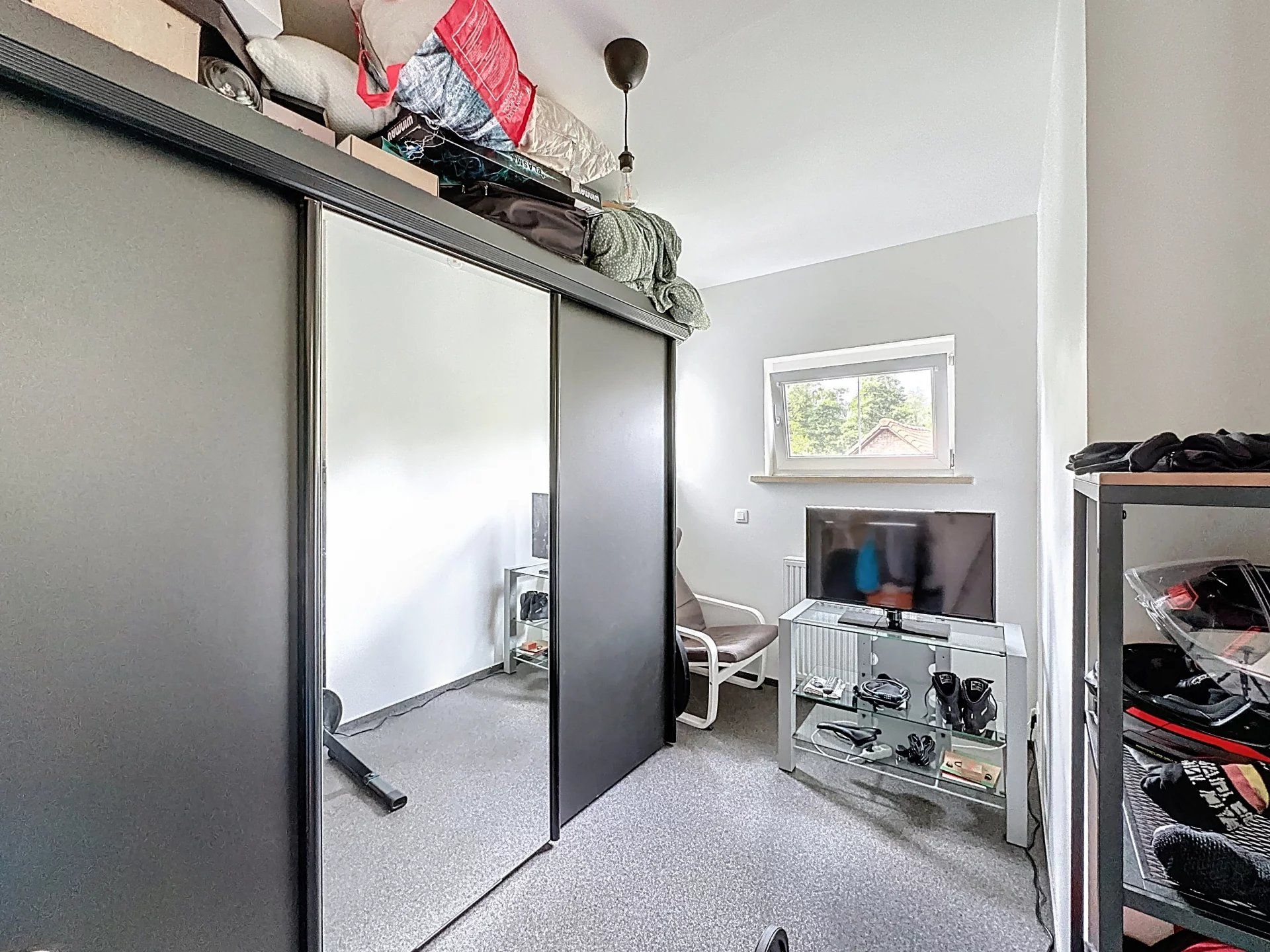 Ruim modern appartement met 3 slaapkamers garage en staanplaats nabij het centrum foto 18