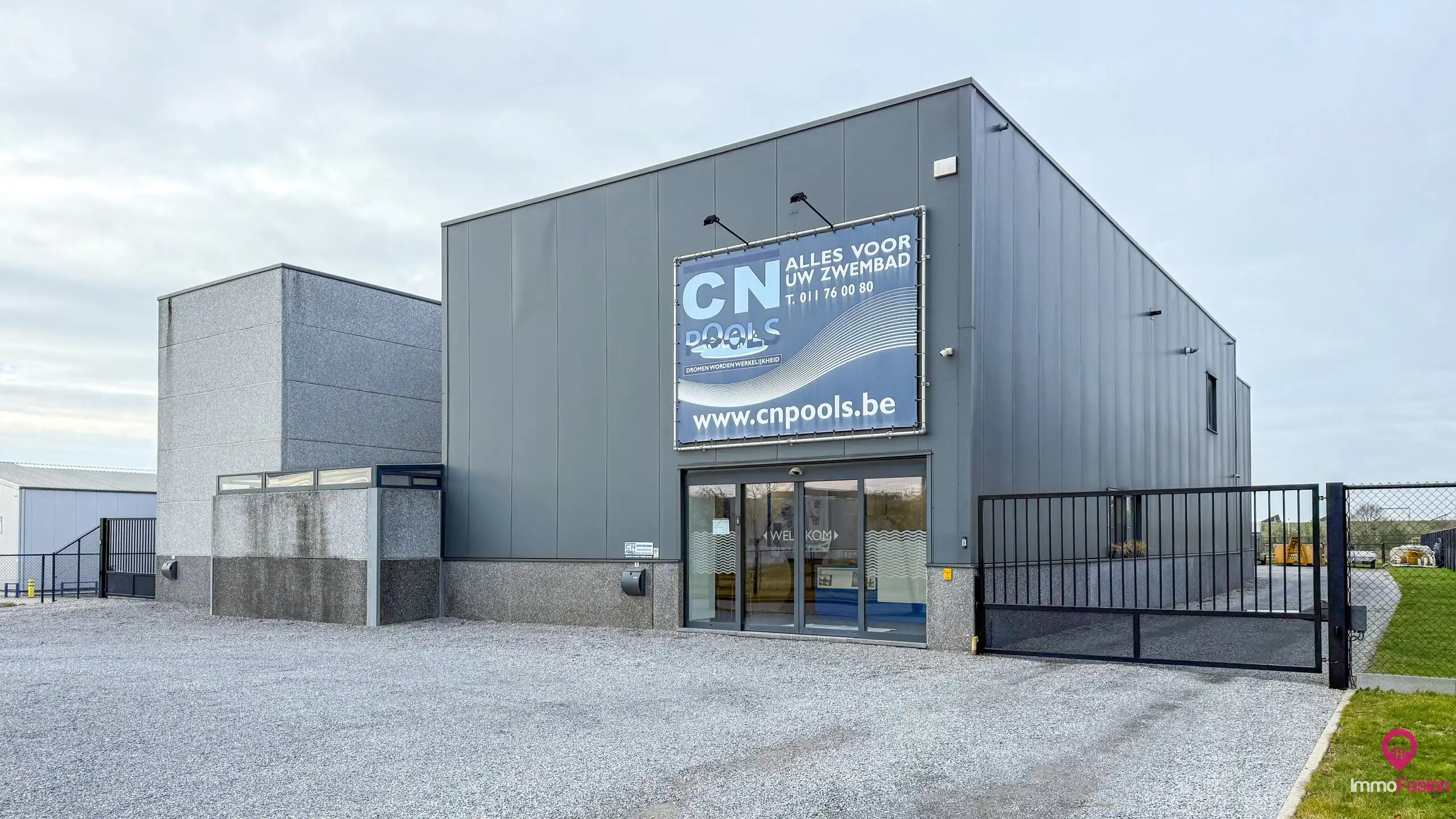 Veelzijdig industrieel pand met ruime woonst en zonnepanelen foto 2