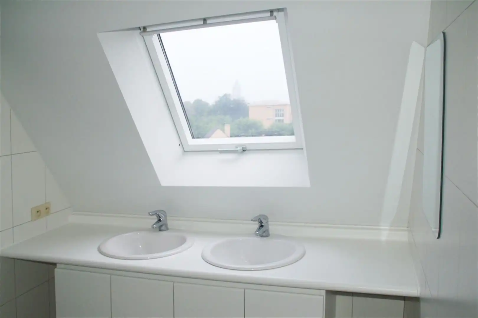 Ruim éénslaapkamer appartement met garagebox! foto 8