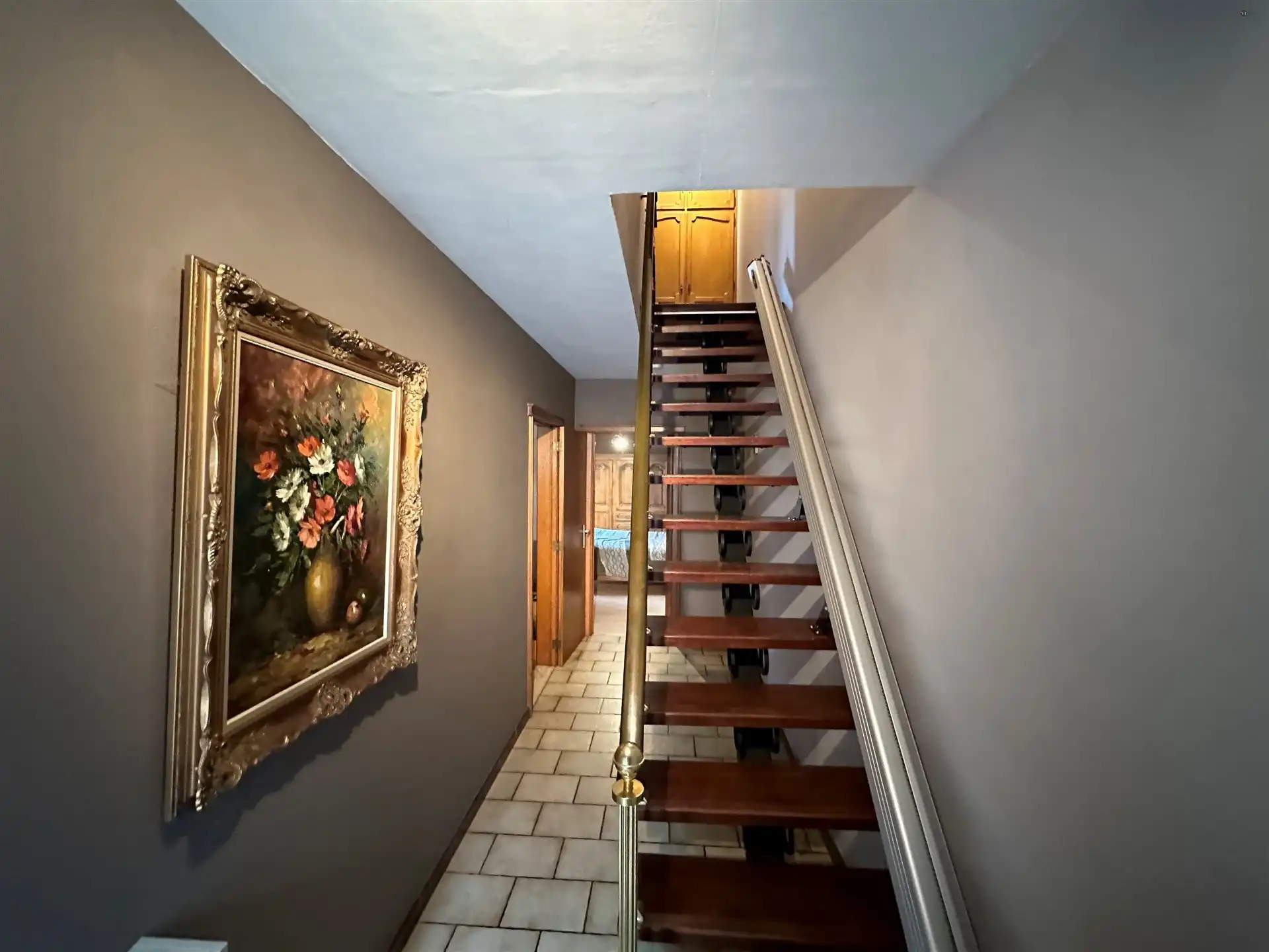 Centraal gelegen woning + garage op 281m² grond foto 4