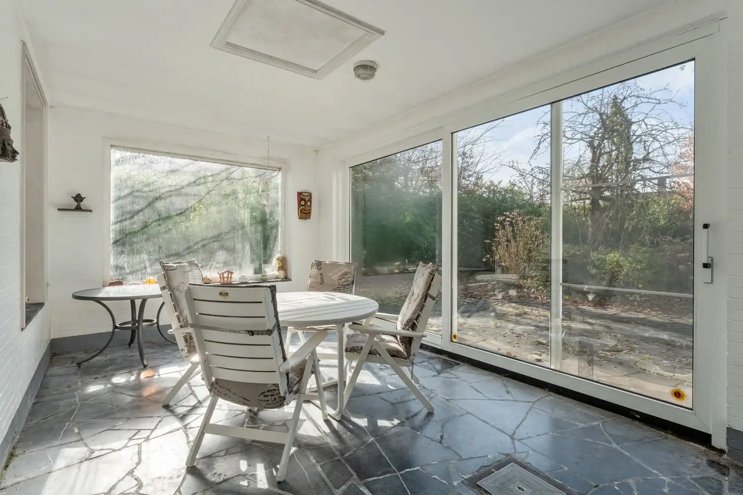 Residentieel gelegen villa met 4-5 ruime slaapkamers/bureau , 2 badkamers, 2 garages en een tuin op een perceel van 11a 71ca te Winksele gemeente Herent. foto 13