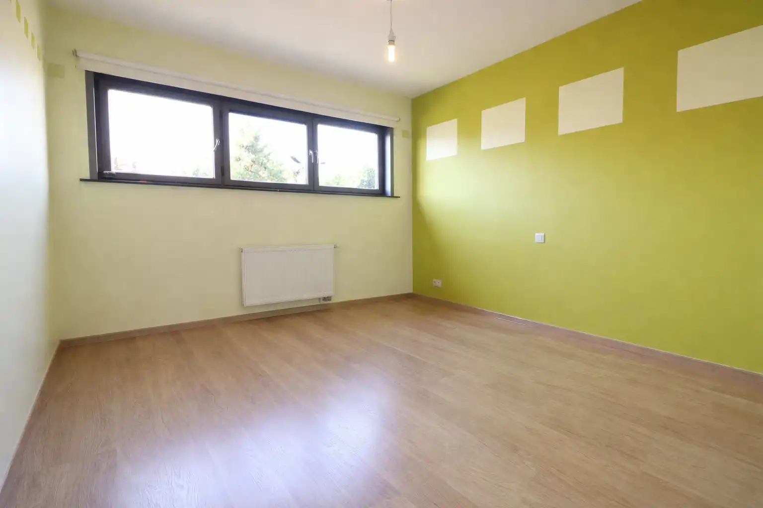 Recente woning met 3 grote slaapkamers, mooie tuin en mogelijkheid tot aankoop carport.  foto 10