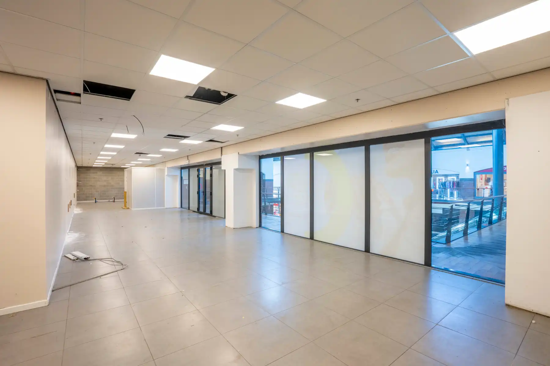 Commerciële toplocatie in Shopping Den Tir foto 3