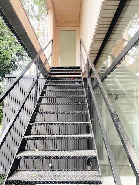 HIPPE KANTOREN-POLYVALENT GEBOUW NABIJ OPRIT E40 foto 7