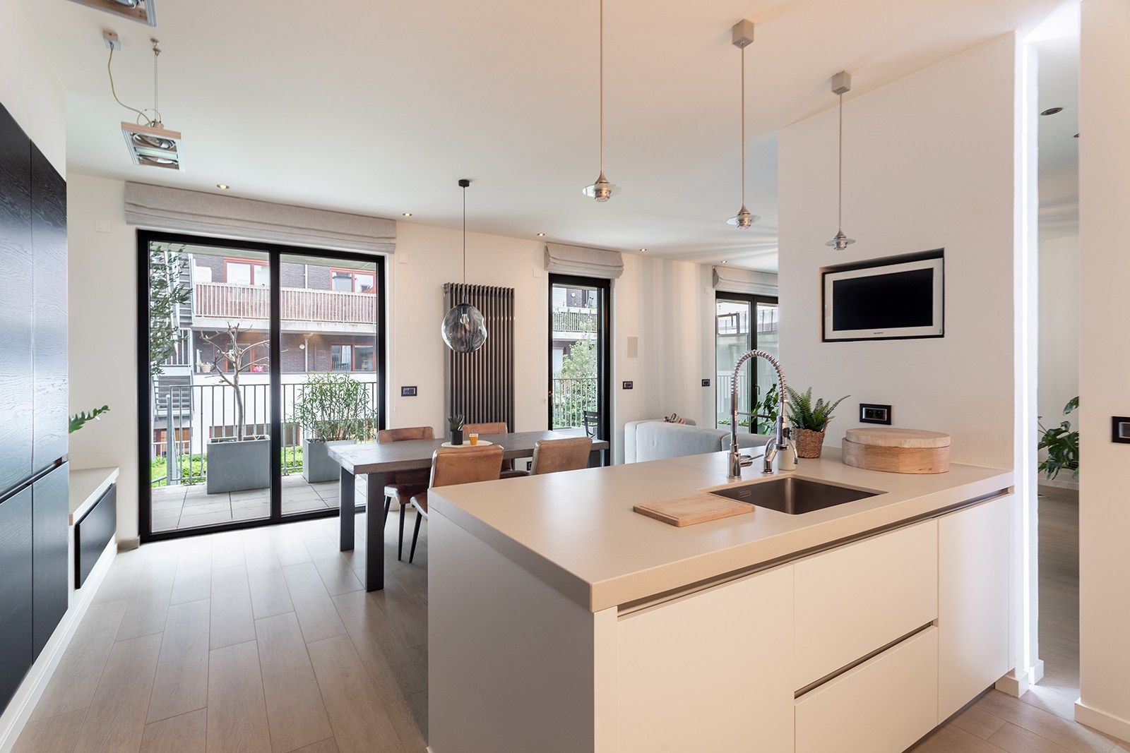 Stijlvol wonen in het hart van de Cadix-wijk foto 17