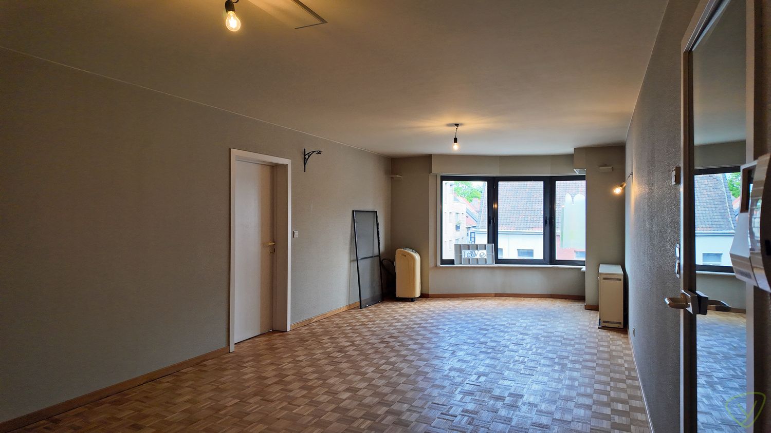 Lichtrijk appartement met terras in de Boelare te Eeklo! foto 2