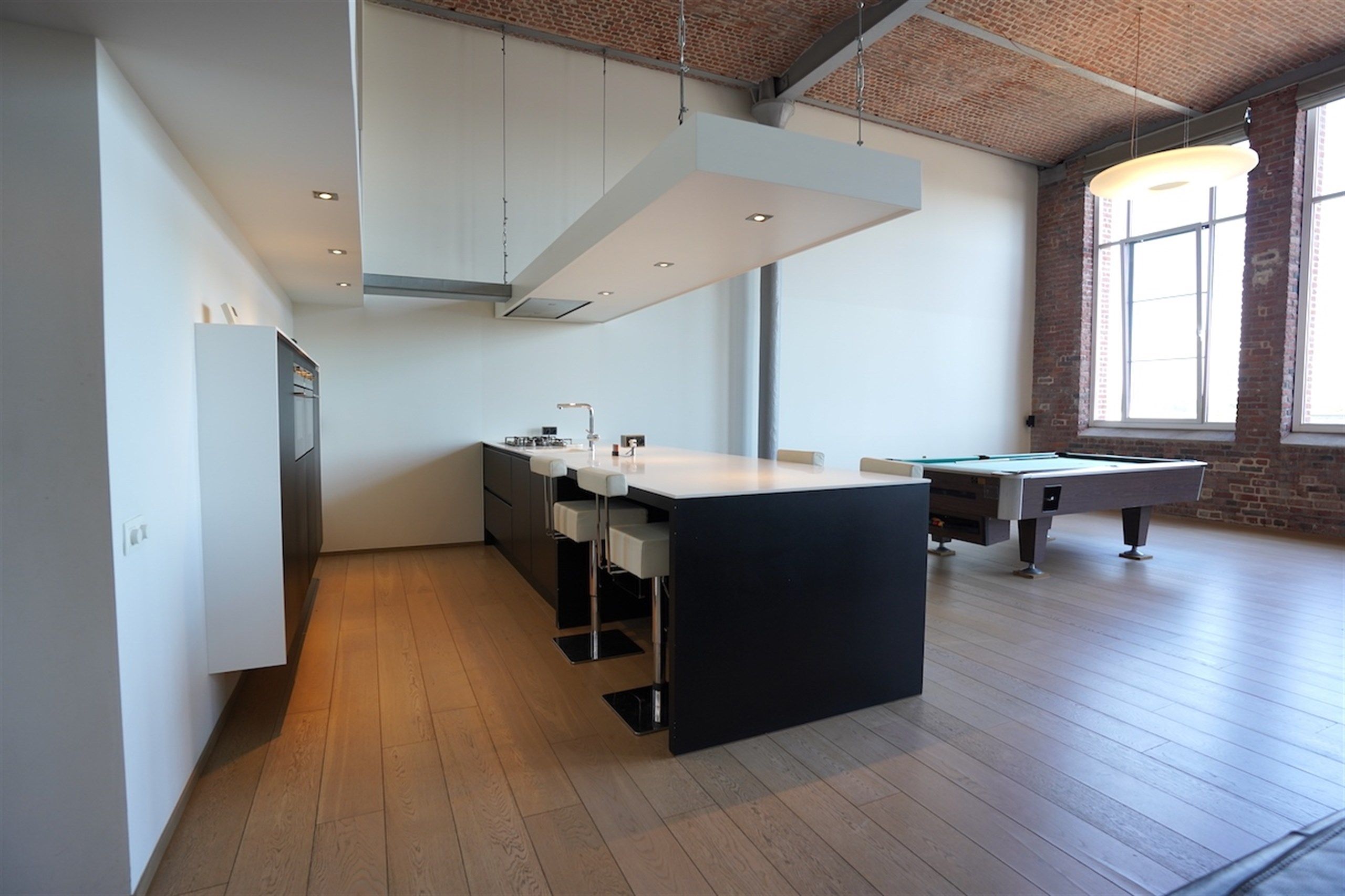 Verrassende, heldere loft met plafondhoogten van 6 m! foto 14