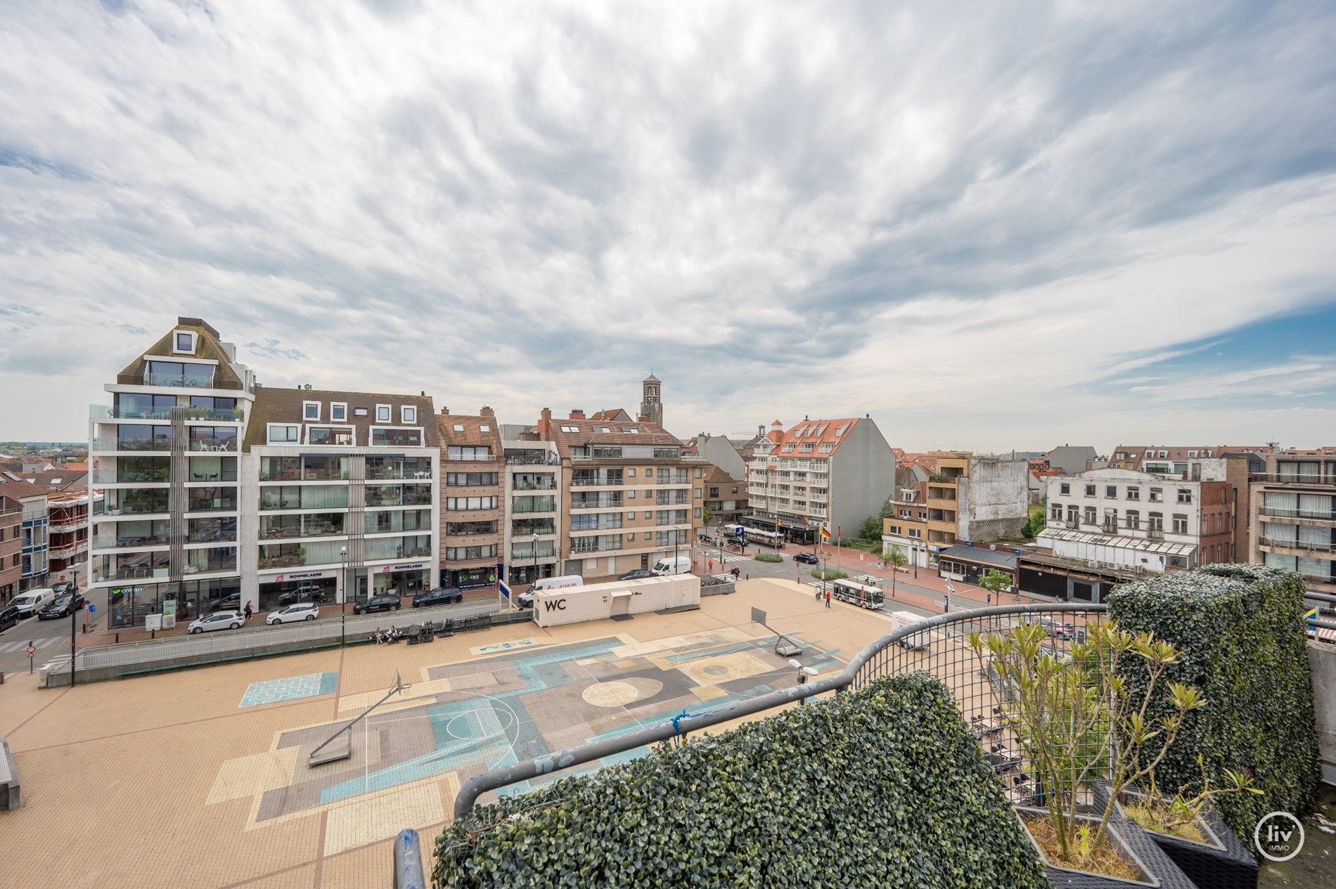 Penthouse met 1 slaapkamer met voor en achterterras in een kleine mede-eigendom met lage lasten. foto 4