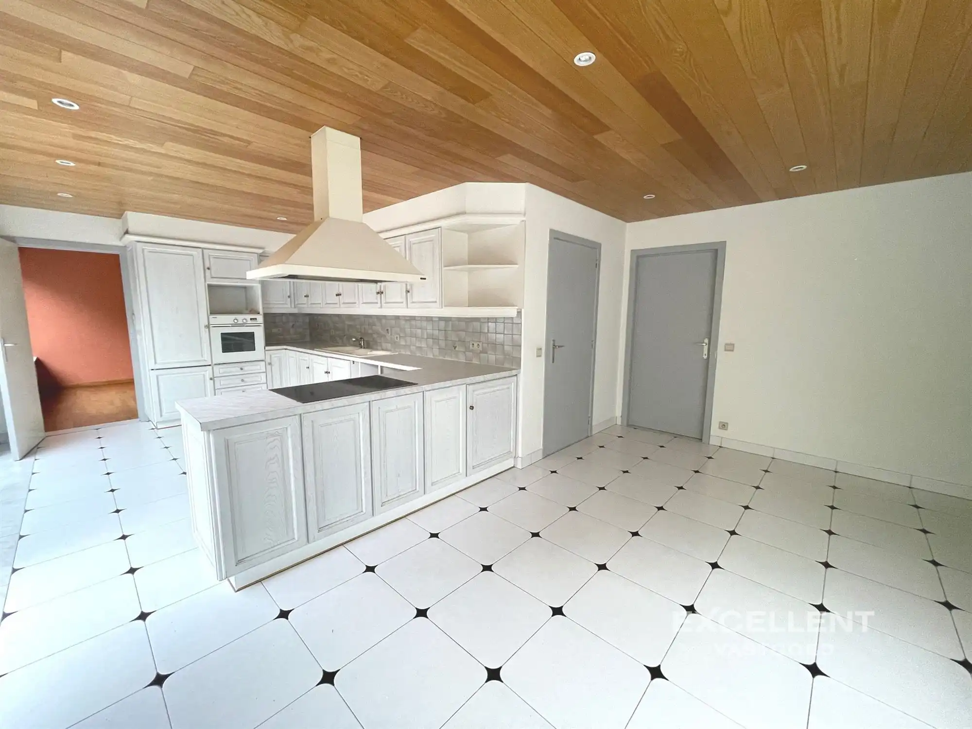Rustig gelegen halfopen woning te huur Deinze! foto 4