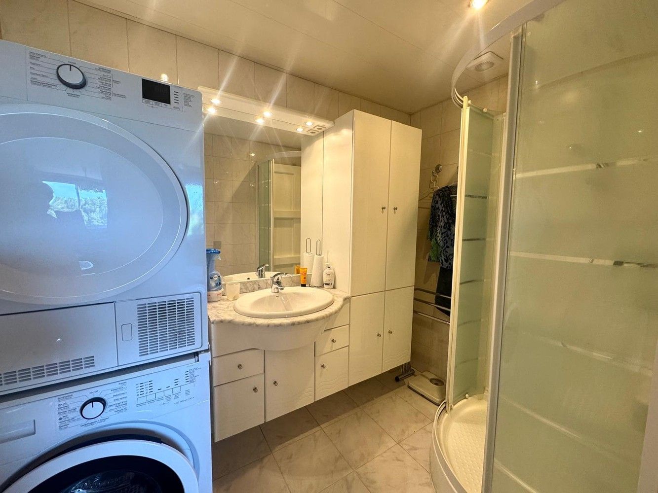 Intrekklaar appartement met terras midden in Genk centrum foto 5