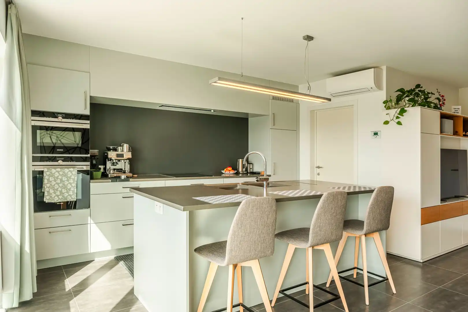 Instapklaar en modern appartement met garage foto 4